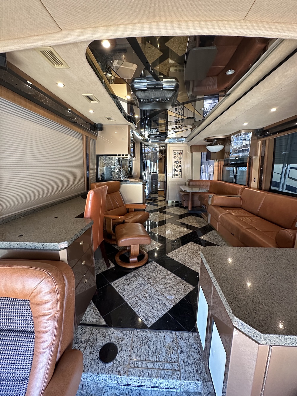 2007 Prevost Featherlite H3-45 For Sale