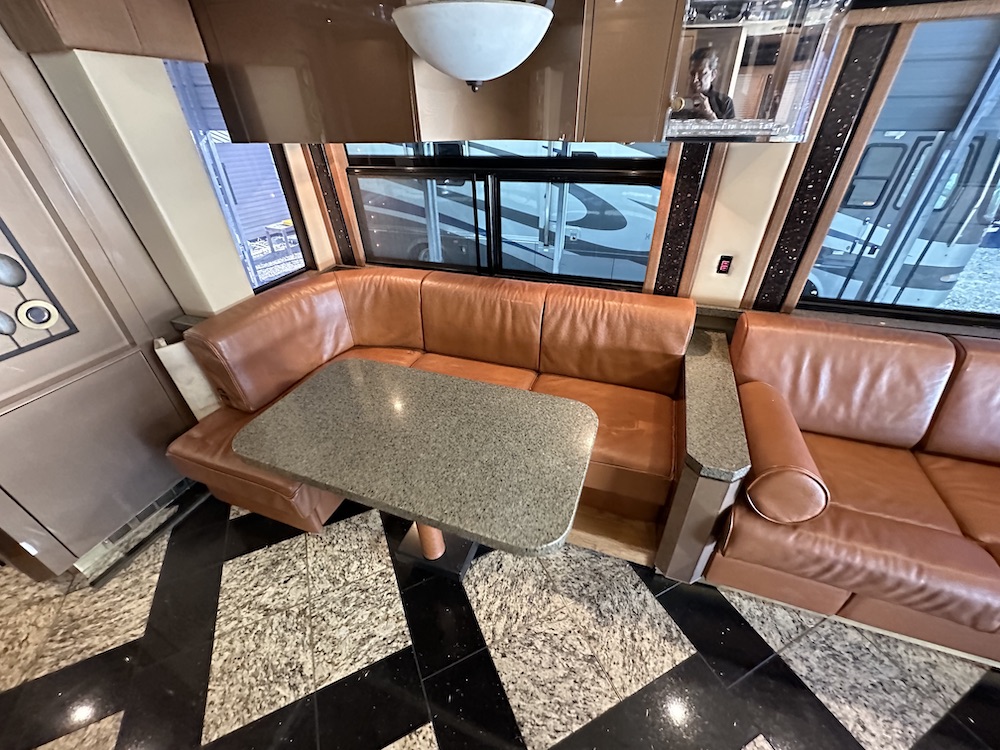 2007 Prevost Featherlite H3-45 For Sale