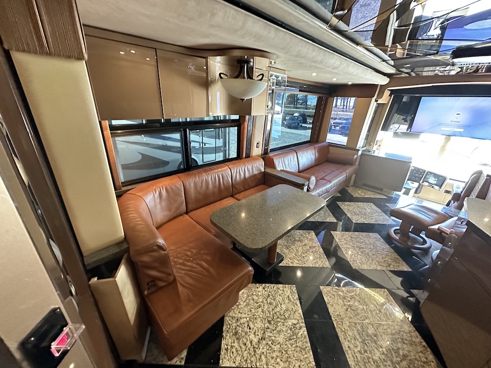 2007 Prevost Featherlite H3-45 For Sale