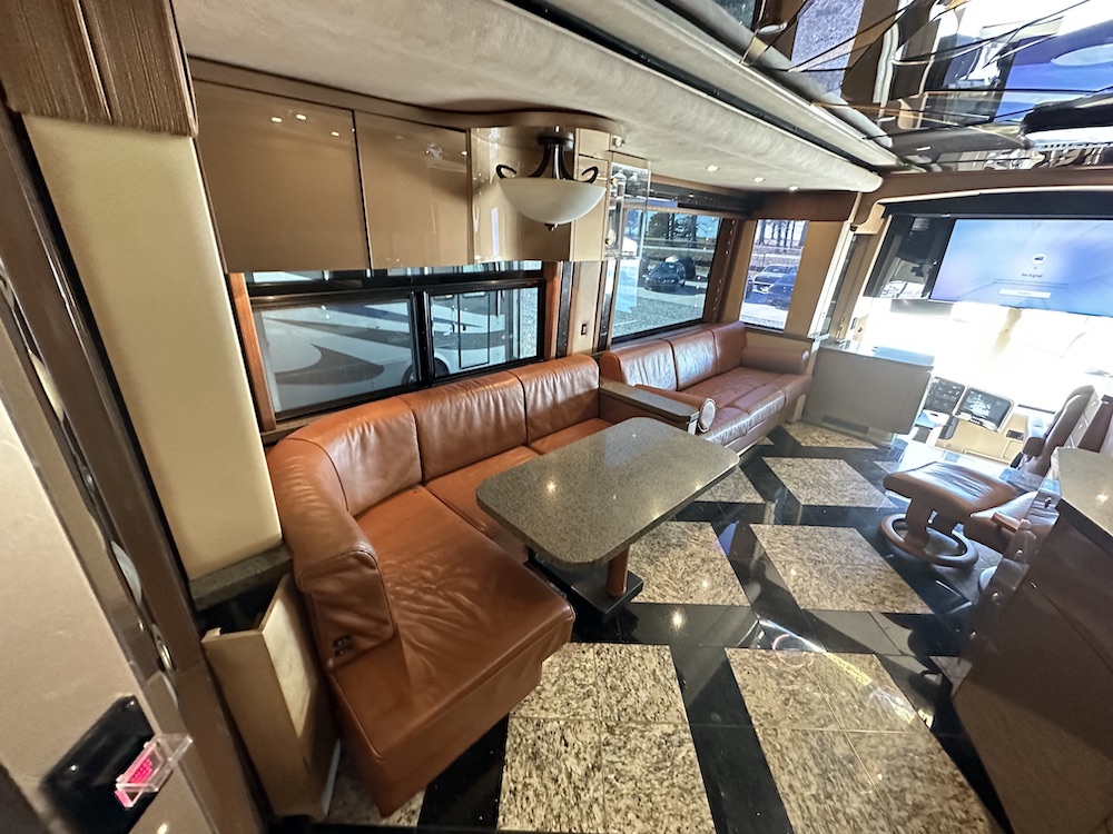 2007 Prevost Featherlite H3-45 For Sale