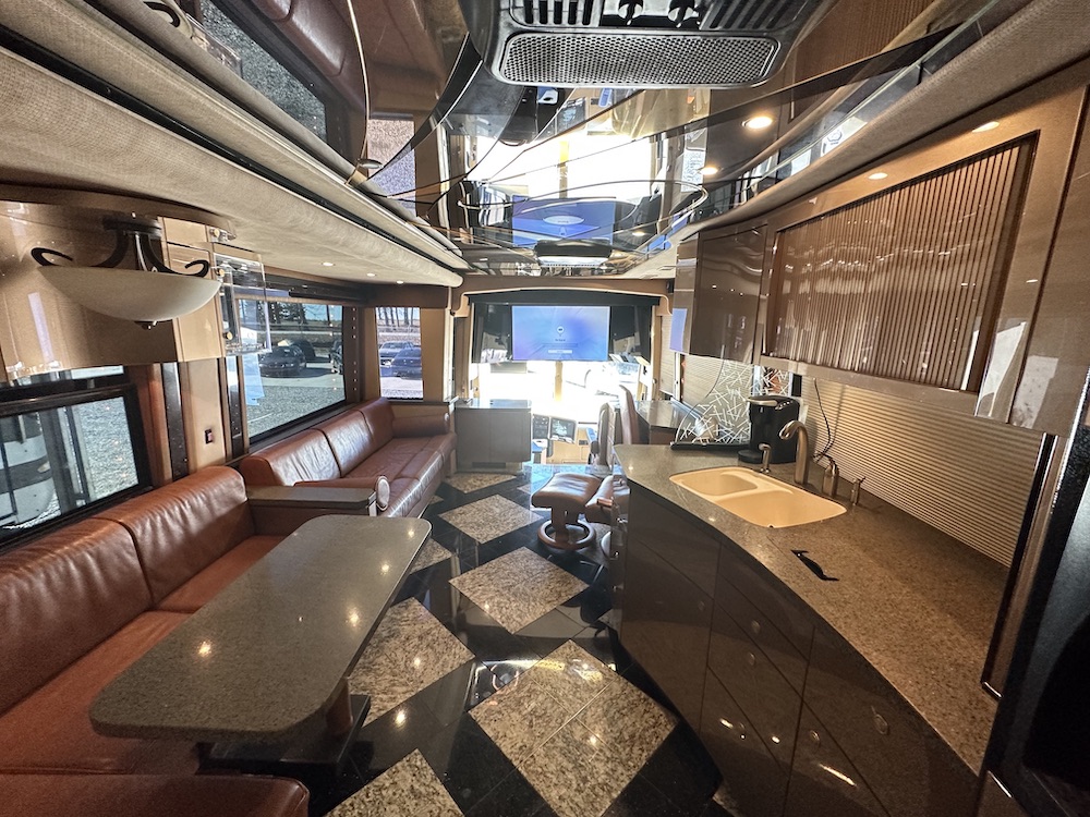 2007 Prevost Featherlite H3-45 For Sale