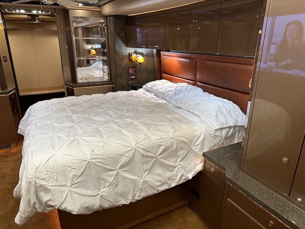 2007 Prevost Featherlite H3-45 For Sale