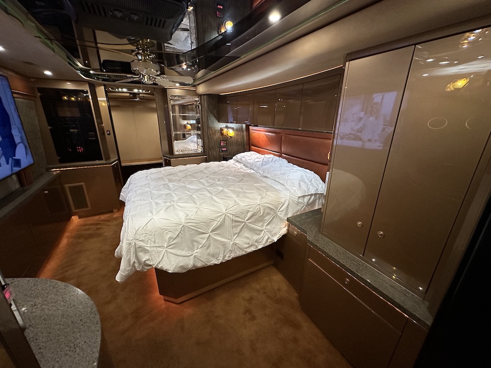 2007 Prevost Featherlite H3-45 For Sale