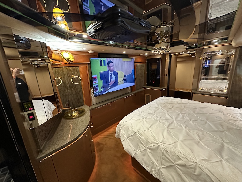 2007 Prevost Featherlite H3-45 For Sale