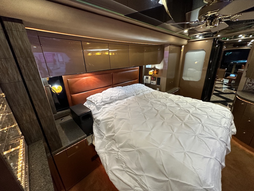 2007 Prevost Featherlite H3-45 For Sale