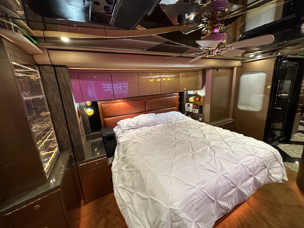 2007 Prevost Featherlite H3-45 For Sale