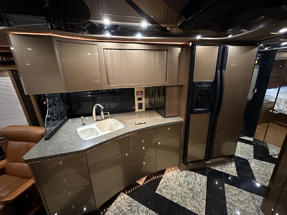 2007 Prevost Featherlite H3-45 For Sale