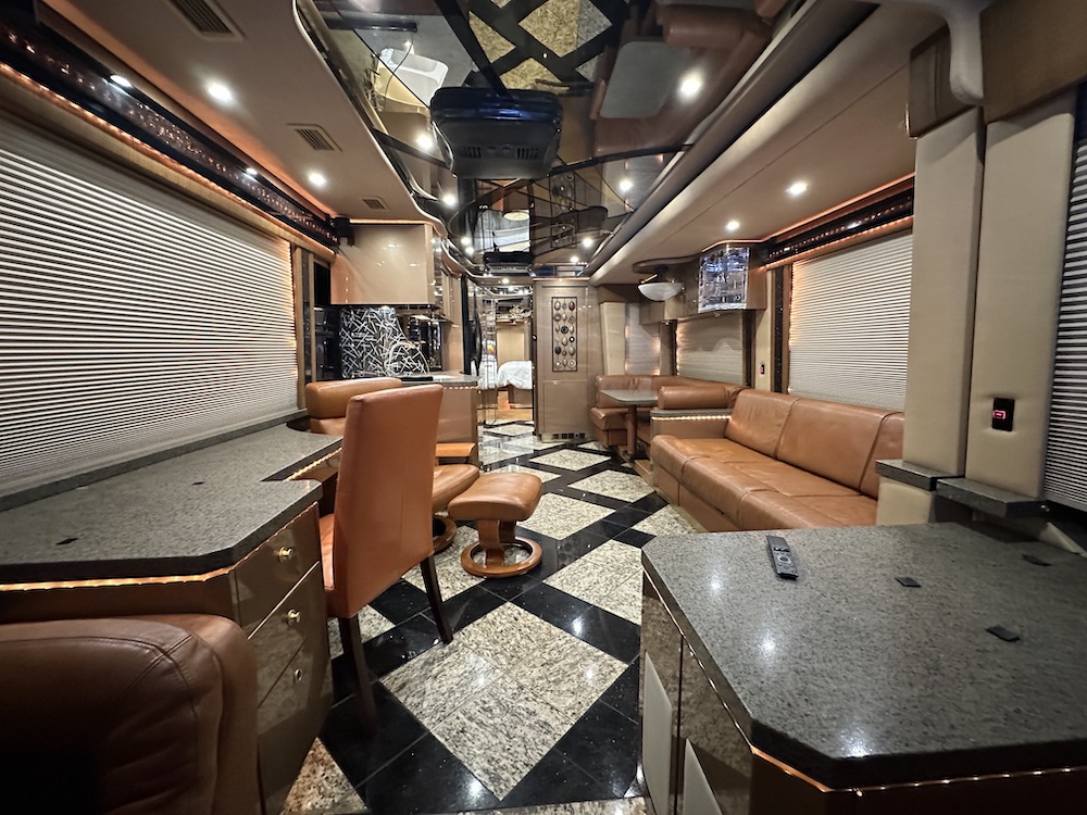 2007 Prevost Featherlite H3-45 For Sale