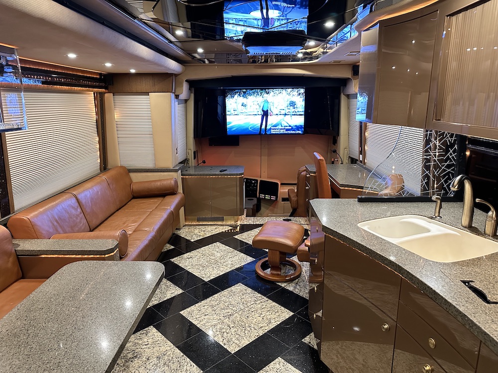 2007 Prevost Featherlite H3-45 For Sale