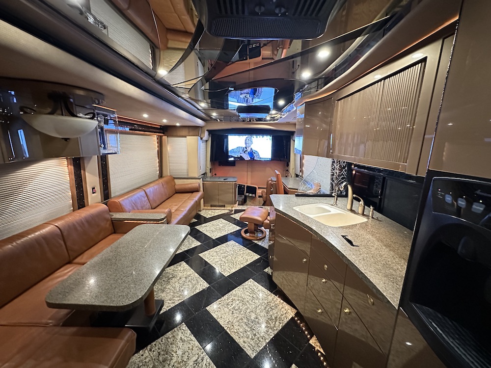 2007 Prevost Featherlite H3-45 For Sale