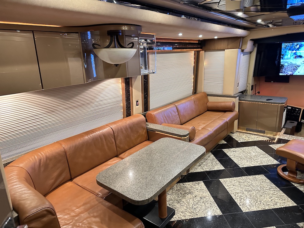 2007 Prevost Featherlite H3-45 For Sale