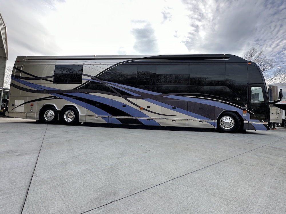 2007 Prevost Featherlite H3-45 For Sale