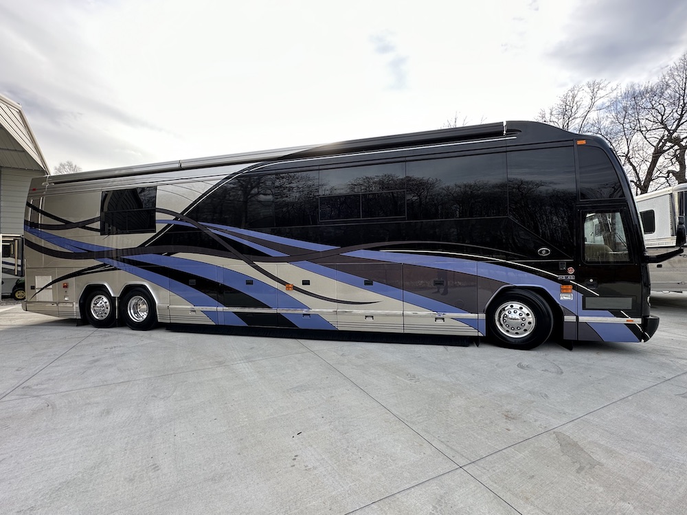 2007 Prevost Featherlite H3-45 For Sale