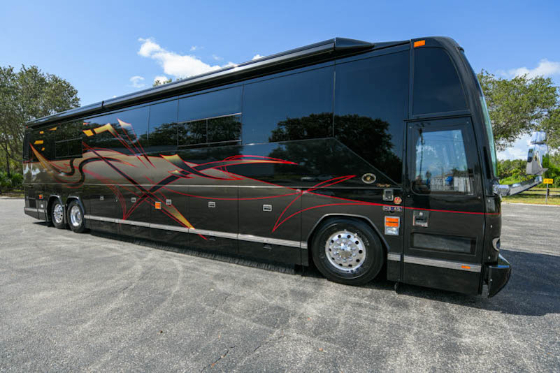 2007 Prevost Featherlite H3-45 For Sale