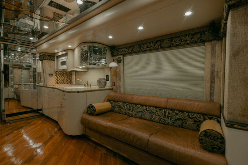 2007 Prevost Featherlite H3-45 For Sale