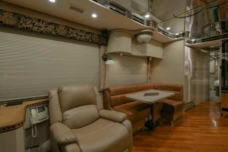 2007 Prevost Featherlite H3-45 For Sale
