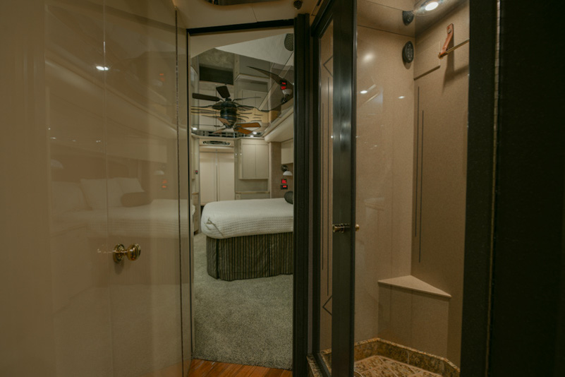 2007 Prevost Featherlite H3-45 For Sale