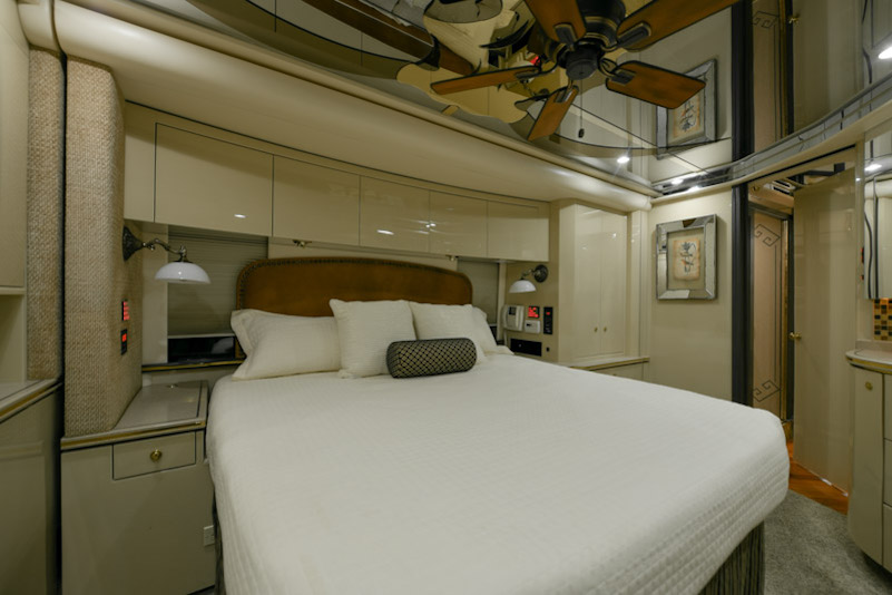 2007 Prevost Featherlite H3-45 For Sale