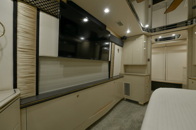 2007 Prevost Featherlite H3-45 For Sale