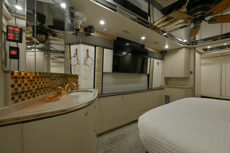 2007 Prevost Featherlite H3-45 For Sale