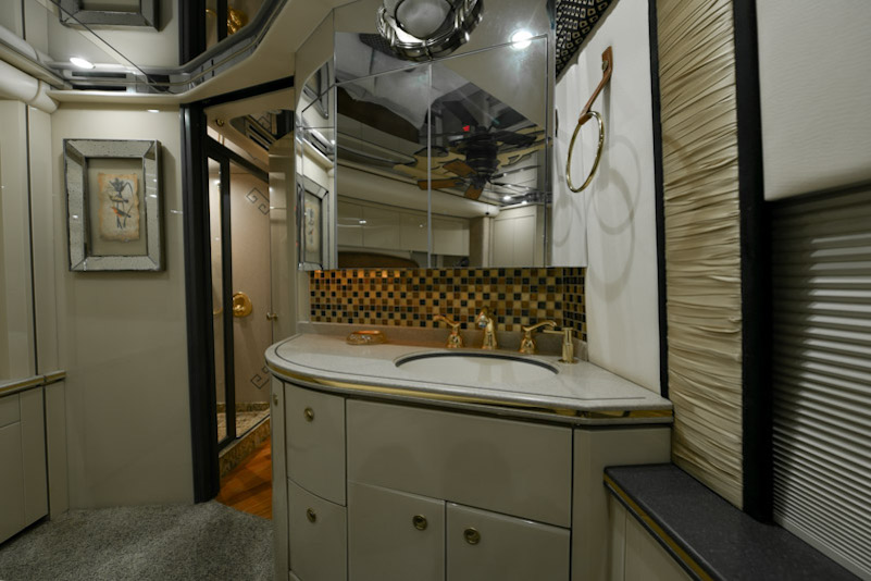 2007 Prevost Featherlite H3-45 For Sale