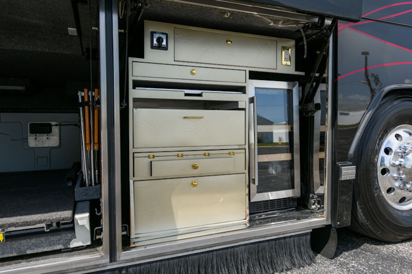 2007 Prevost Featherlite H3-45 For Sale