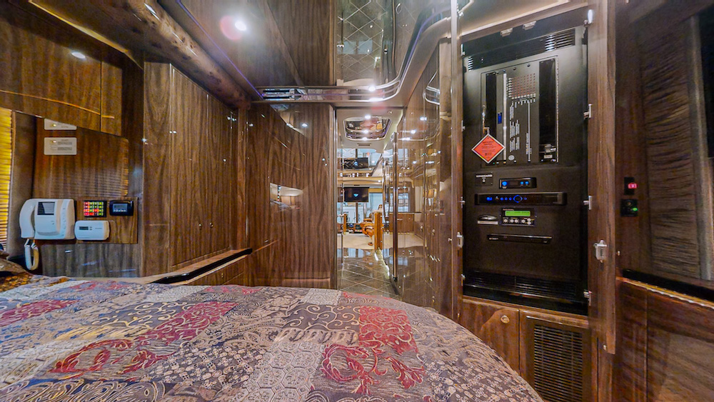 2007 Prevost Featherlite H3-45 For Sale