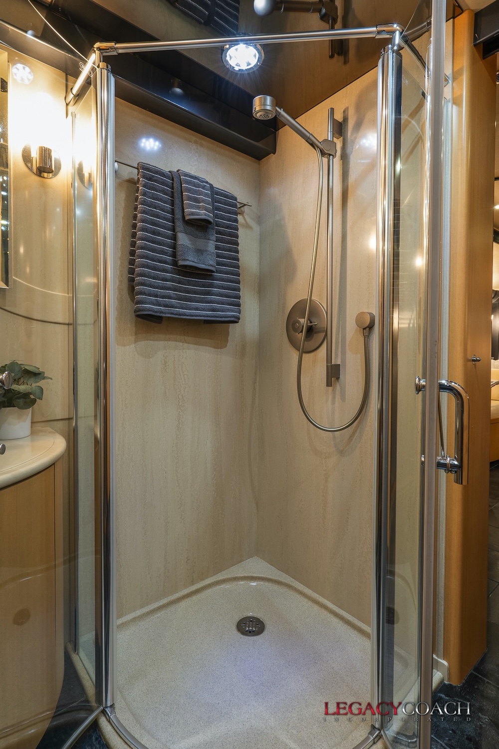 2007 Prevost Legendary XLII For Sale