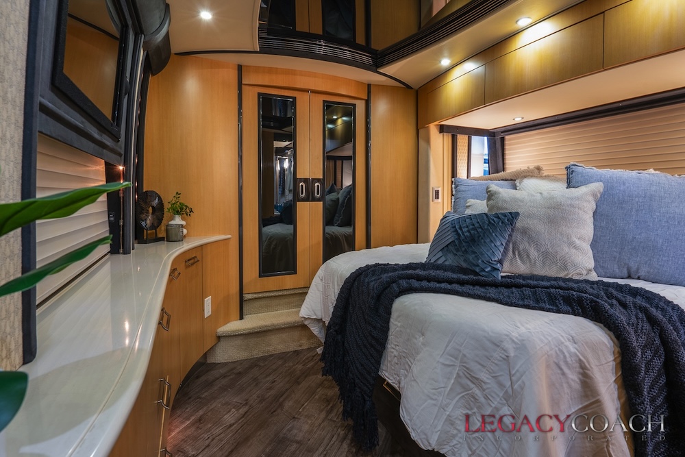 2007 Prevost Legendary XLII For Sale