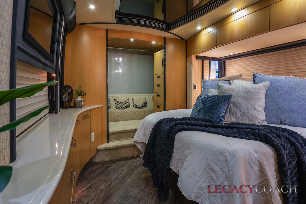 2007 Prevost Legendary XLII For Sale