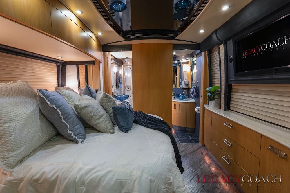 2007 Prevost Legendary XLII For Sale