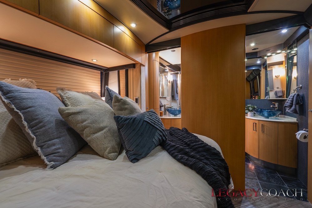 2007 Prevost Legendary XLII For Sale