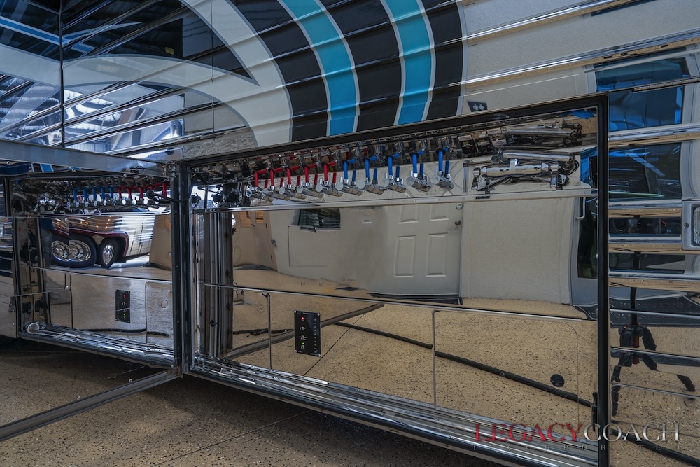 2007 Prevost Legendary XLII For Sale