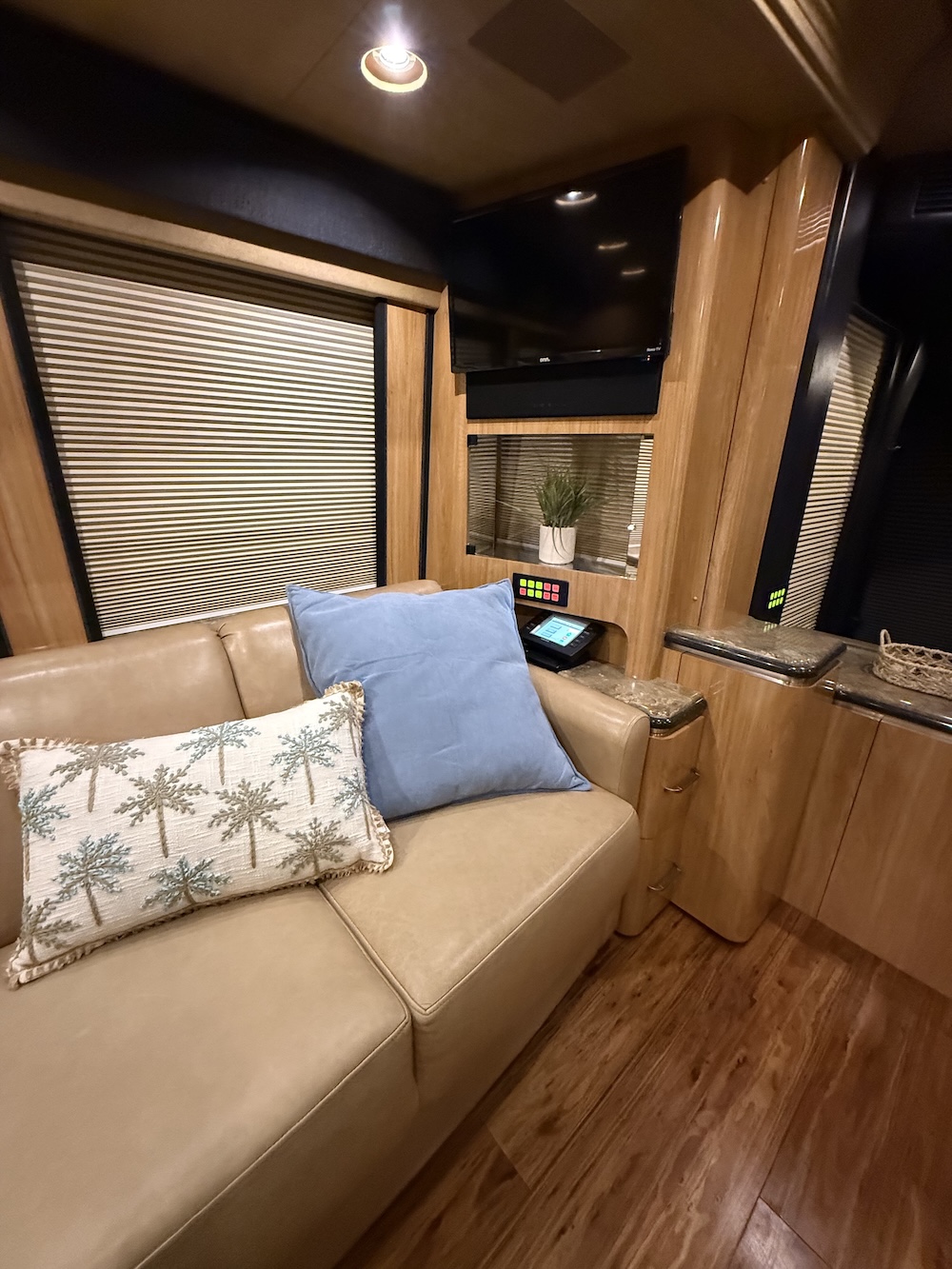 2007 Prevost Marathon H3-45 For Sale