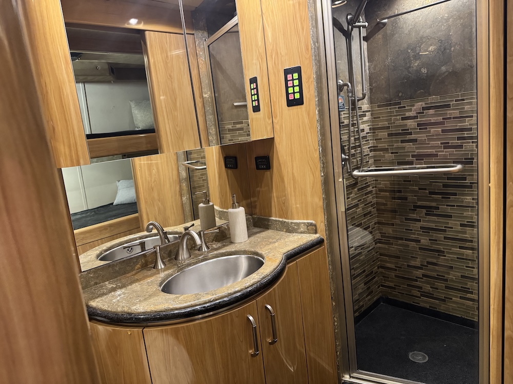 2007 Prevost Marathon H3-45 For Sale