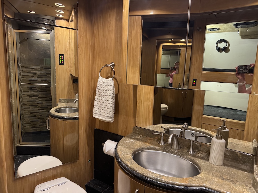 2007 Prevost Marathon H3-45 For Sale