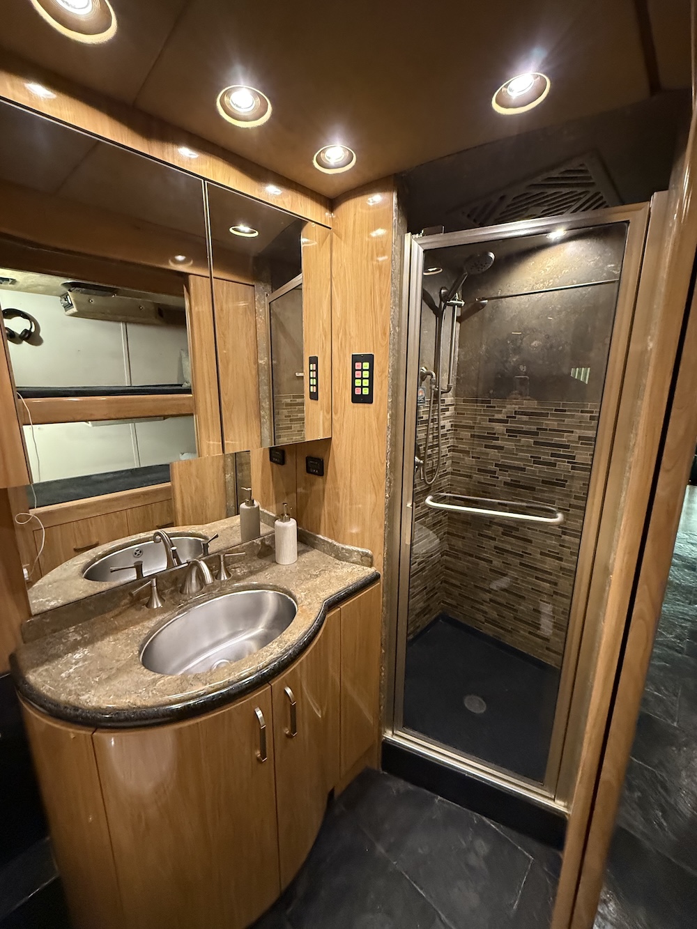 2007 Prevost Marathon H3-45 For Sale