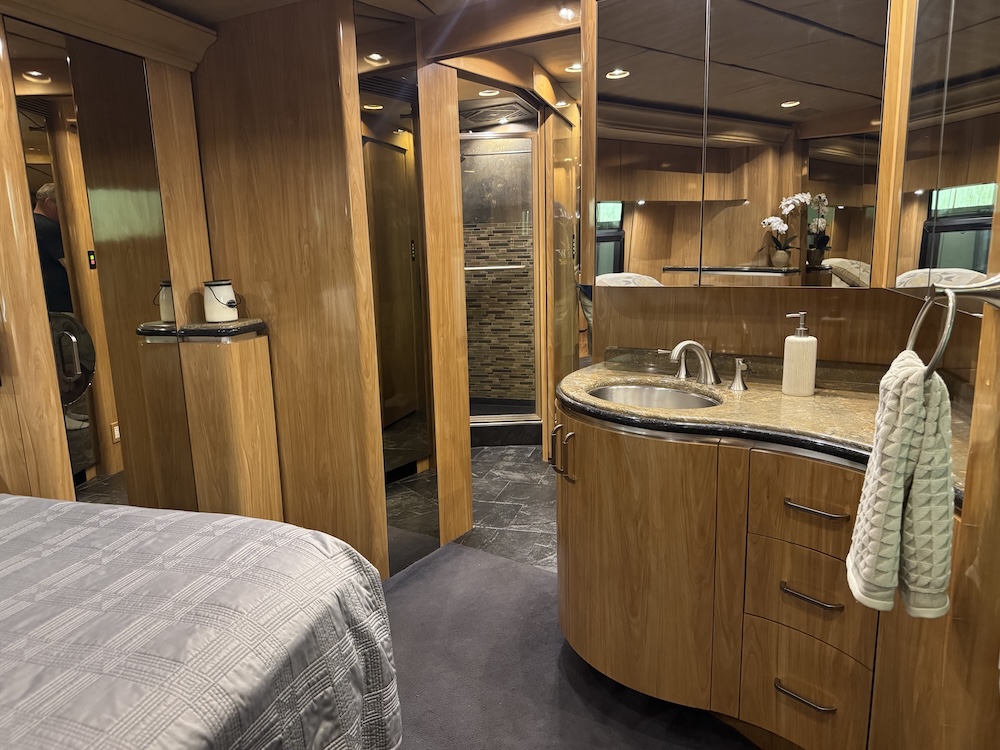 2007 Prevost Marathon H3-45 For Sale