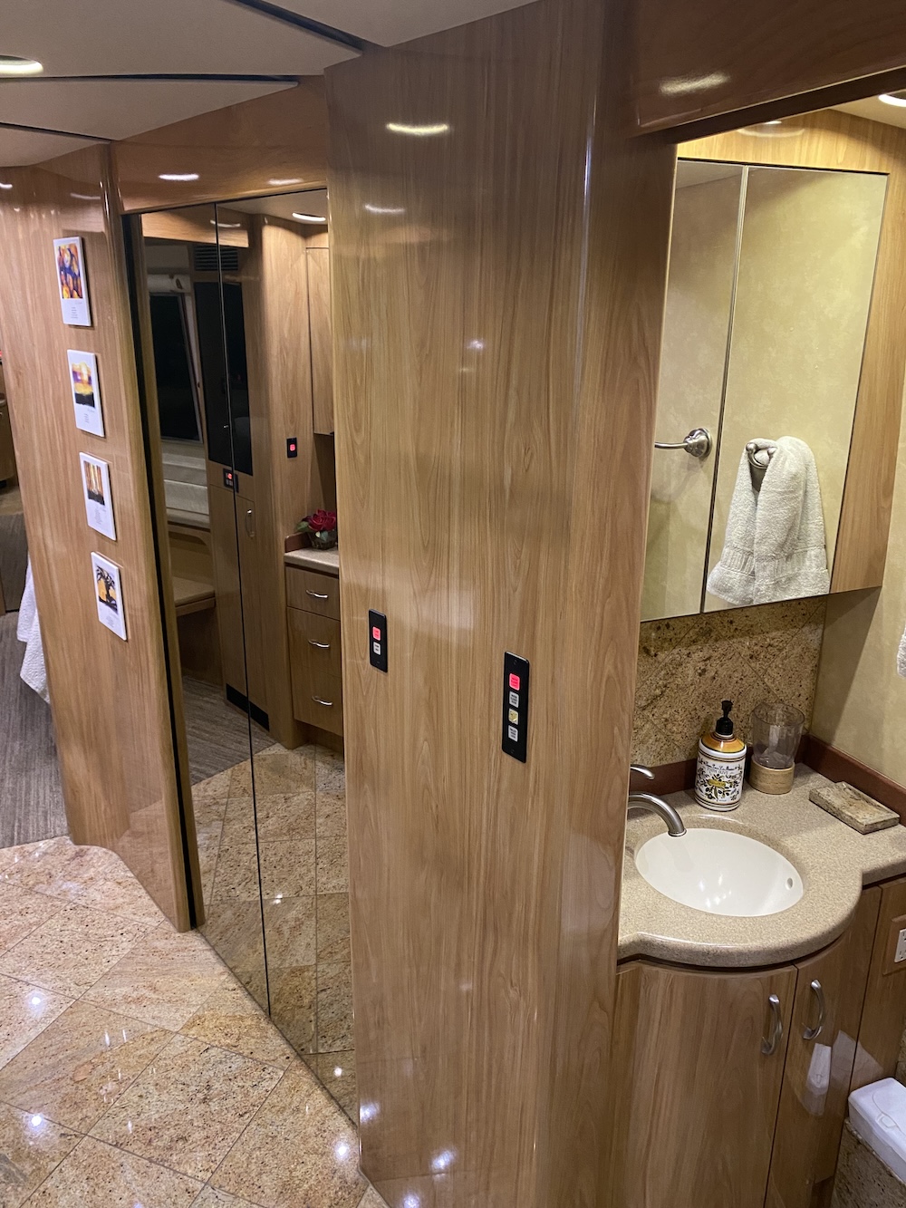 2007 Prevost Marathon  H3-45 For Sale