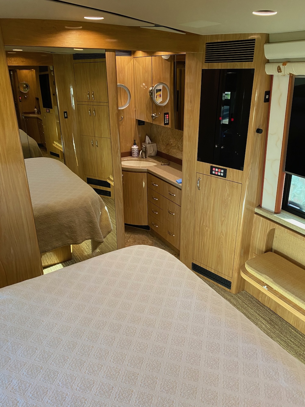 2007 Prevost Marathon  H3-45 For Sale