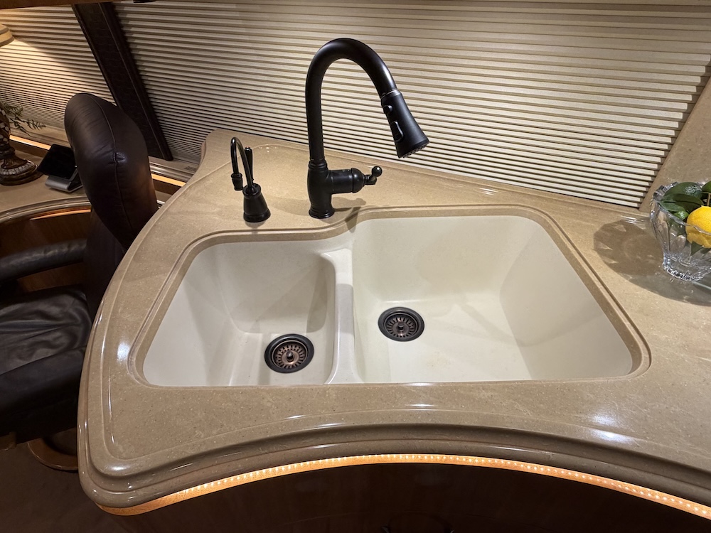 2007 Prevost Marathon H3-45 For Sale