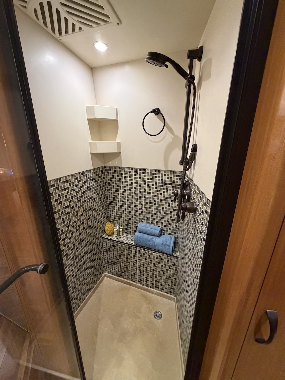 2007 Prevost Marathon H3-45 For Sale
