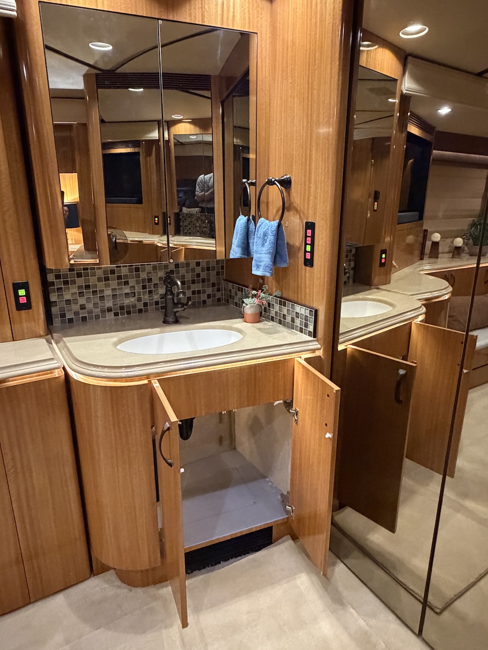 2007 Prevost Marathon H3-45 For Sale