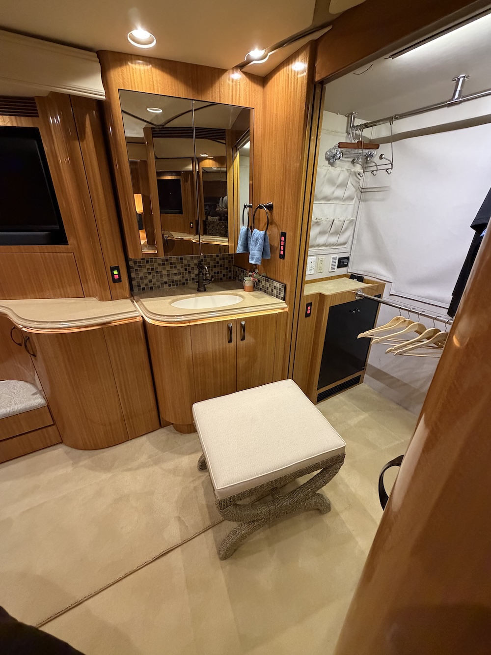 2007 Prevost Marathon H3-45 For Sale