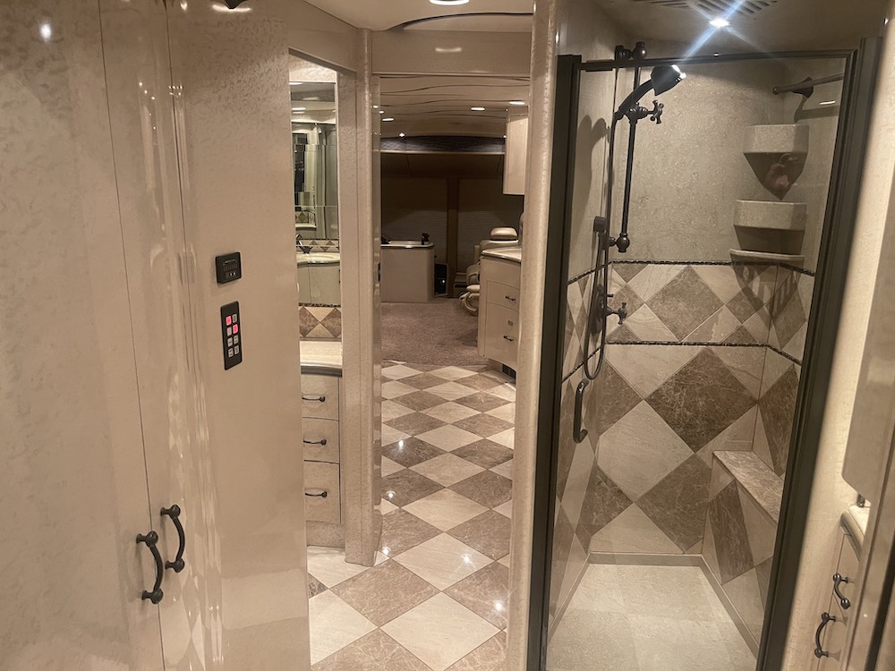 2007 Prevost Marathon H3-45 For Sale