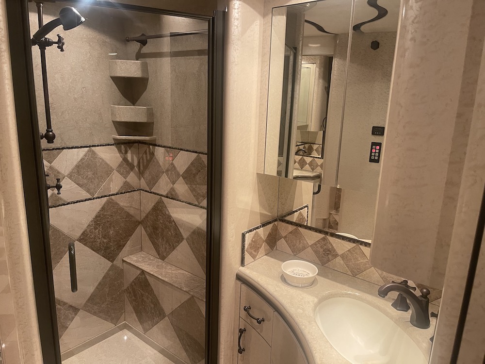 2007 Prevost Marathon H3-45 For Sale