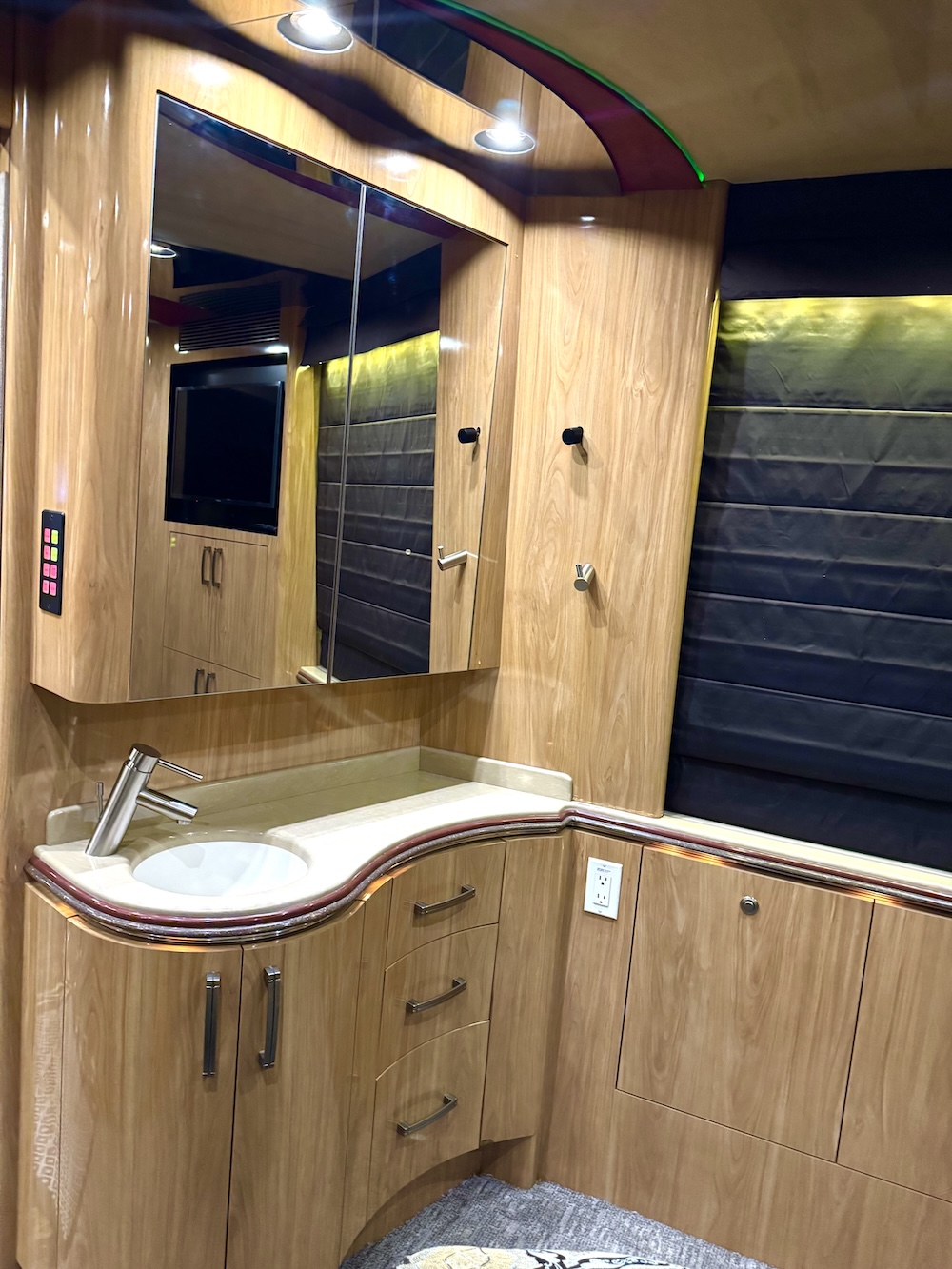 2007 Prevost Marathon XLII For Sale