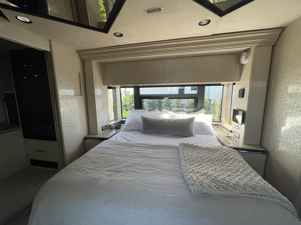 2007 Prevost Marathon XLII For Sale