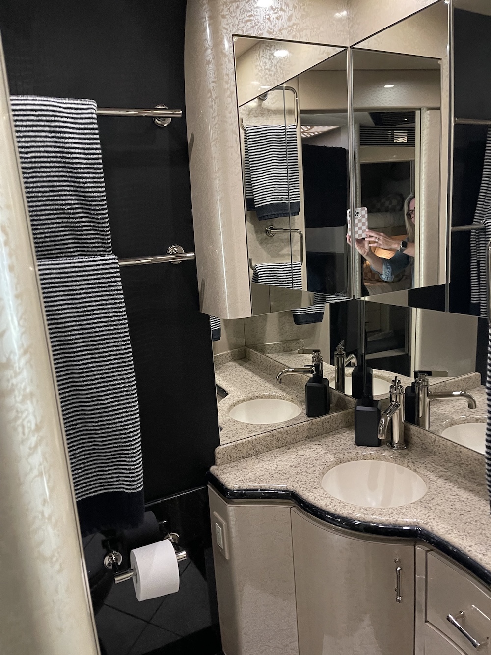 2007 Prevost Marathon XLII For Sale