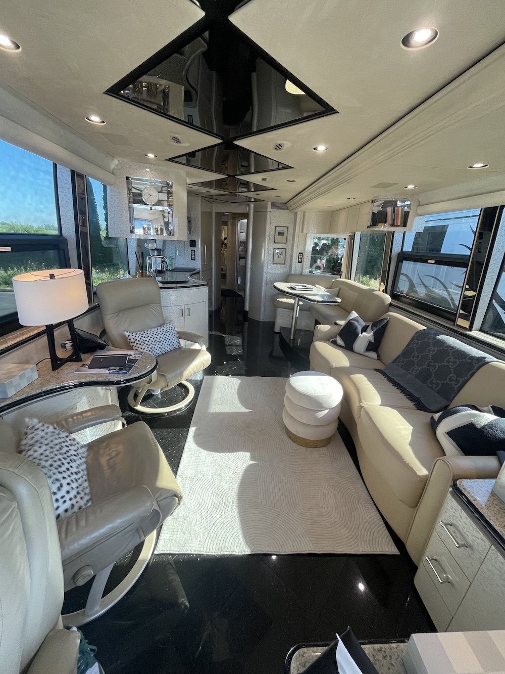2007 Prevost Marathon XLII For Sale